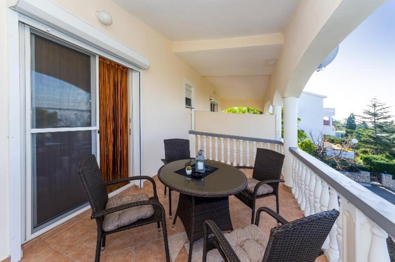 Apartment Nin - Vrsi At The Beach Exterior photo