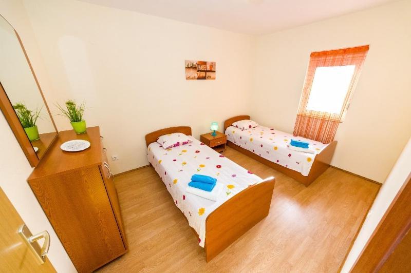 Apartment Nin - Vrsi At The Beach Exterior photo