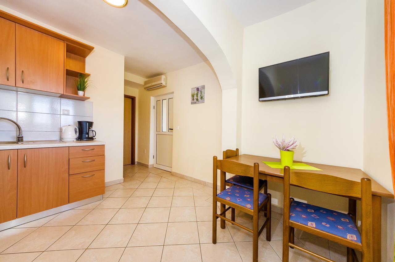 Apartment Nin - Vrsi At The Beach Exterior photo