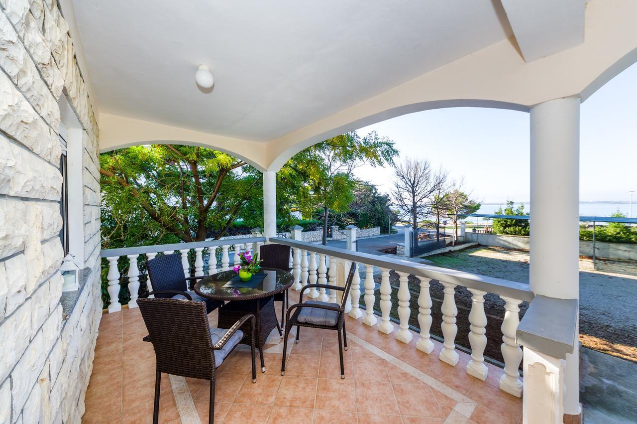Apartment Nin - Vrsi At The Beach Exterior photo