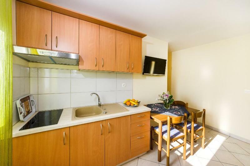 Apartment Nin - Vrsi At The Beach Exterior photo
